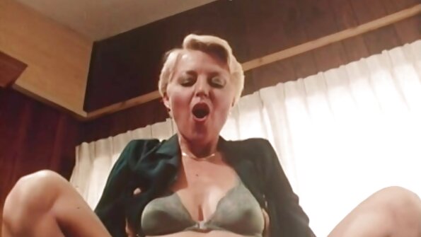 Blondynka sex darmowe tv z seksownymi ustami robi loda swojemu kochankowi