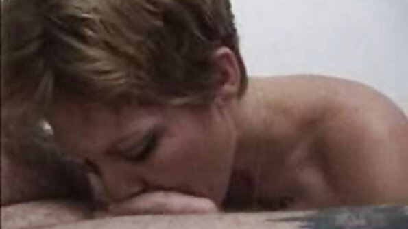 Dwóch dobrze wyposażonych ogierów dzieli ostry sex filmy darmowe się jedną blondynką