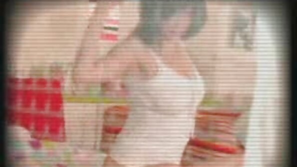Blondynka darmowe filmiki sex analny ssie kutasa, podczas gdy druga rucha jej cipkę