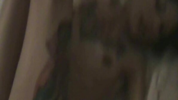 Naga latynoska laska siada na jego kutasie i rosyjskie darmowe filmy erotyczne namiętnie podskakuje