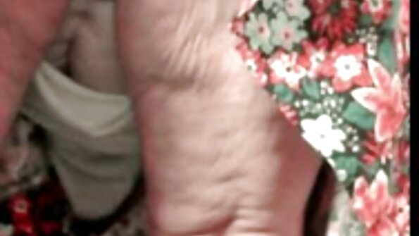 Blondynka w pończochach jest penetrowana darmowe sex cipki w cipkę