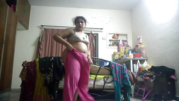 Cipka jest mokra, a dziewczyna szaleje, robiąc brudne rzeczy seks filmy za darmo ojczymowi