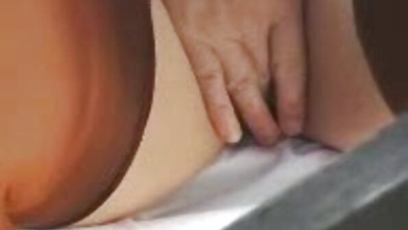 Wspaniałe europejskie dziewczyny jęczą na penisa darmowe filmiki porno z mamuskami w scenie seksu grupowego