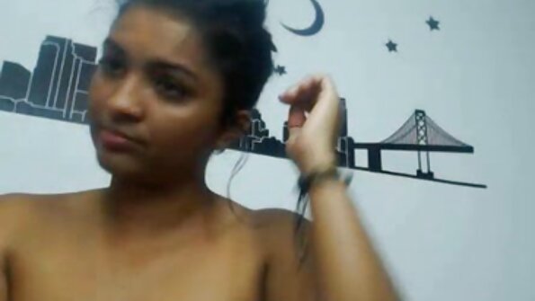 Jasnowłosa laska ze sztucznymi cyckami sex malolaty za darmo lubi ćwiczenia analne na siłowni